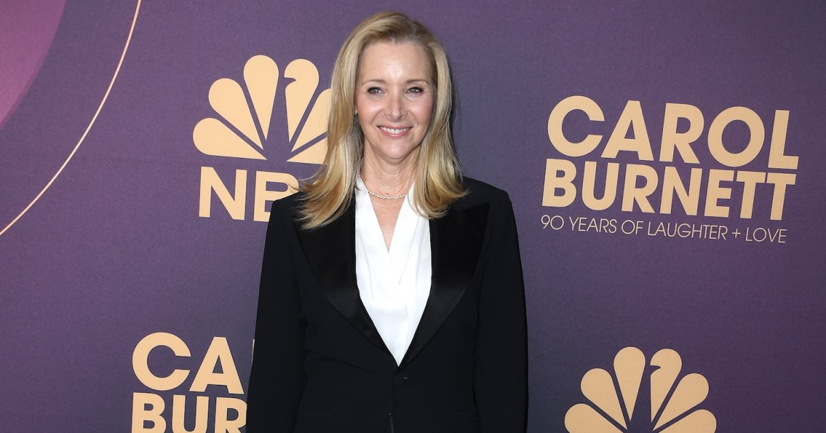 Lisa Kudrow corrects Jennifer Aniston who hates her friends and the audience laughs