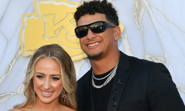 Patrick Mahomes visited by wife and two children during Chiefs Training Camp