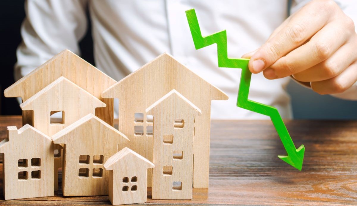 Mortgage rates are falling and everything has suddenly changed – for now