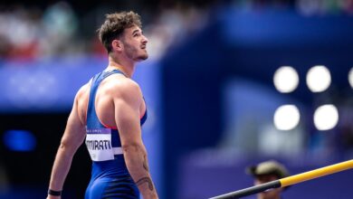 Pole vaulter Anthony Ammirati catches cross on the bar during the Olympic Games