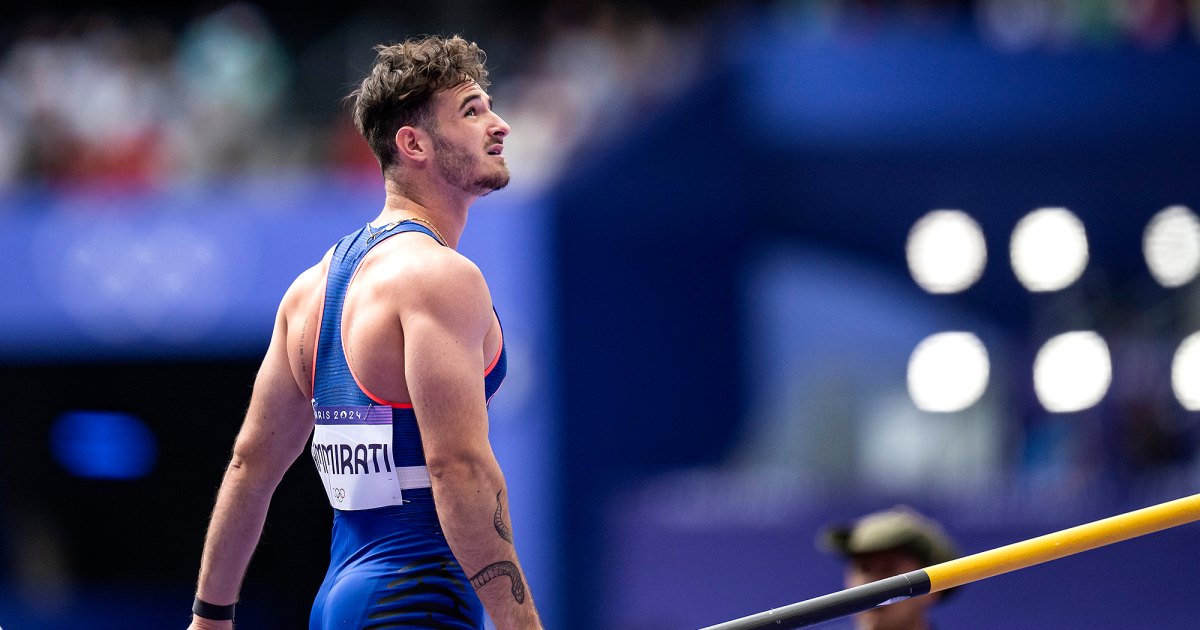 Pole vaulter Anthony Ammirati catches cross on the bar during the Olympic Games