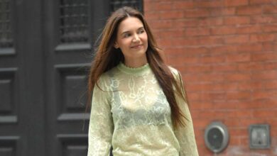 Channel Katie Holmes' fall fashion with these silver flats