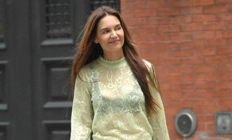 Channel Katie Holmes' fall fashion with these silver flats