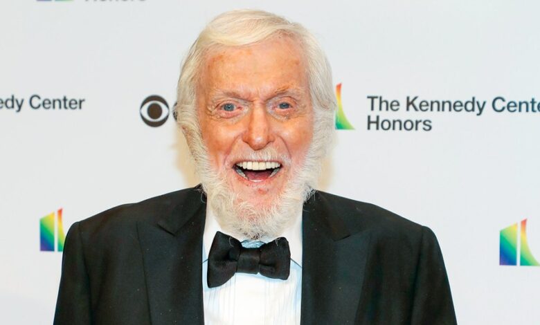 Dick Van Dyke jokes that he's "praying" to make it to his 99th birthday