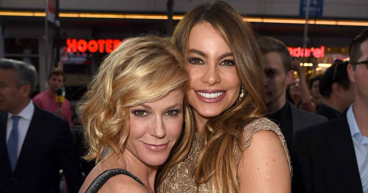 Julie Bowen reveals costar Sofia Vergara's daring gift for the modern family