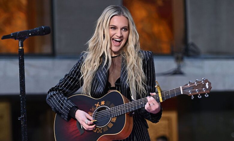 Channel Kelsea Ballerini's blazer look with this $75 lookalike