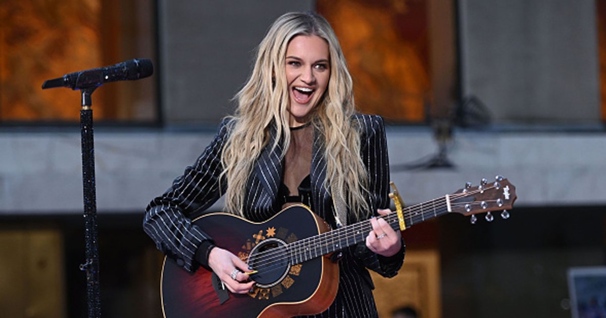 Channel Kelsea Ballerini's blazer look with this $75 lookalike