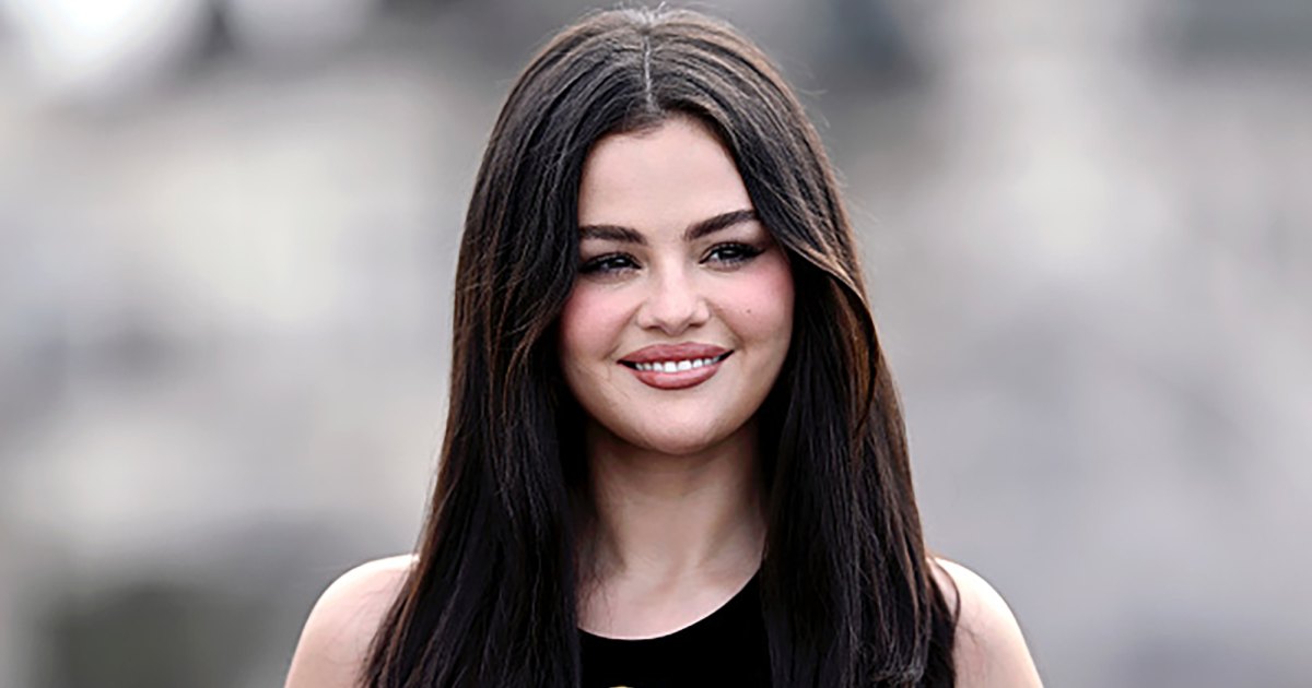 Get an Amazon lookalike for Selena Gomez's tweed skirt set