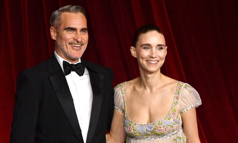 Joaquin Phoenix fixes Rooney Mara's train at Academy Gala