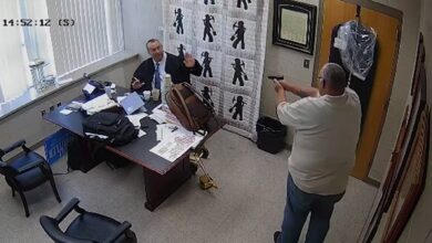 Kentucky sheriff appears to shoot judge dead in courthouse on video