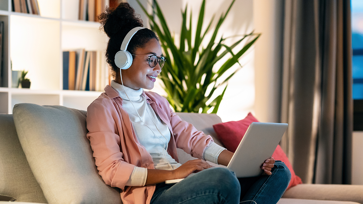 12 Best Real Estate Podcasts for Real Estate Agents and Brokers in 2024