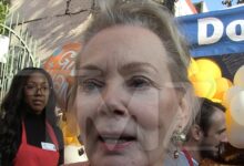 'Hacks' star Jean Smart says families shouldn't talk about politics during Thanksgiving