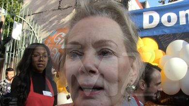 'Hacks' star Jean Smart says families shouldn't talk about politics during Thanksgiving