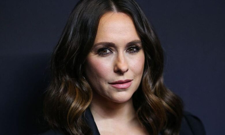 Jennifer Love Hewitt heard about her mother's death through the news