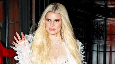 Jessica Simpson gives up her wedding ring two weeks after trial separation