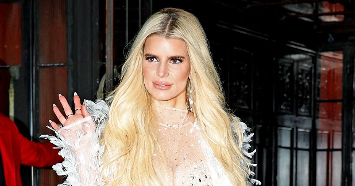Jessica Simpson gives up her wedding ring two weeks after trial separation