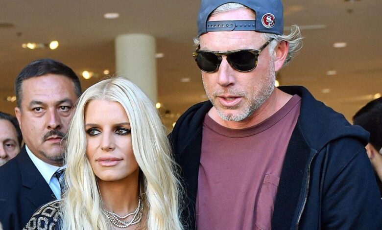 Jessica Simpson's husband Eric Johnson ditches his wedding ring