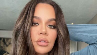 Khloe Kardashian debuts new shiny brown hair