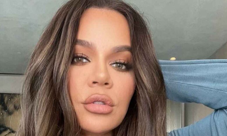 Khloe Kardashian debuts new shiny brown hair