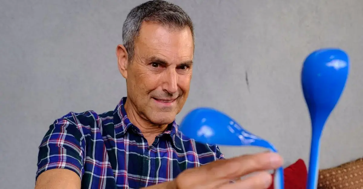 Psychic Uri Geller tells Donald Trump in a letter to destroy the threat from Tehran