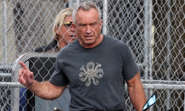 Robert F. Kennedy Jr. works out in Gold's Gym Day after frying turkey