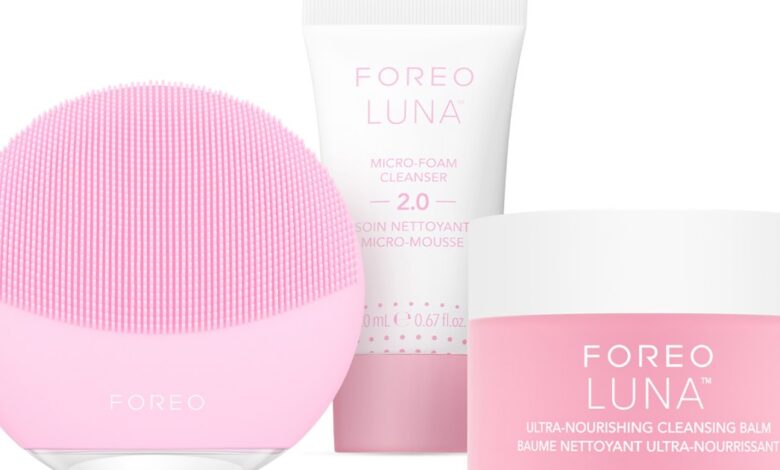 The Foreo Luna Mini 3 bundle is on sale for 64% off at Amazon