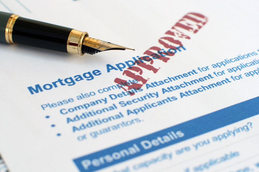 The number of mortgage applications is increasing slightly, reversing a recent trend