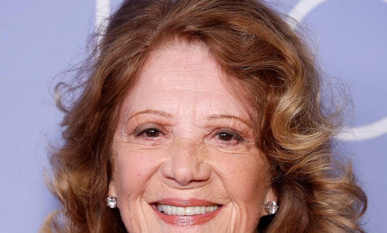 'Alice' Sitcom star Linda Lavin has died of cancer at the age of 87