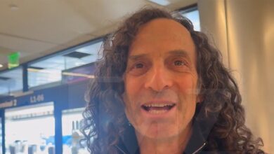 Kenny G encourages people to listen to his Christmas song this holiday season