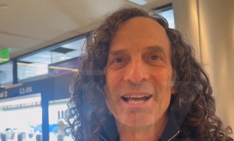 Kenny G encourages people to listen to his Christmas song this holiday season