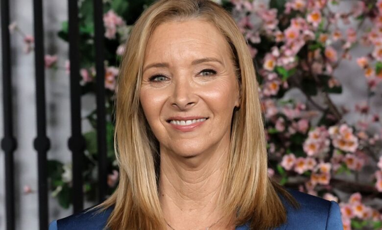 Lisa Kudrow surprises fans who visit 'Friends' Couch