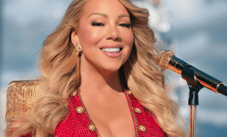 Mariah Carey sings All I Want for Christmas Is You during Netflix NFL Game