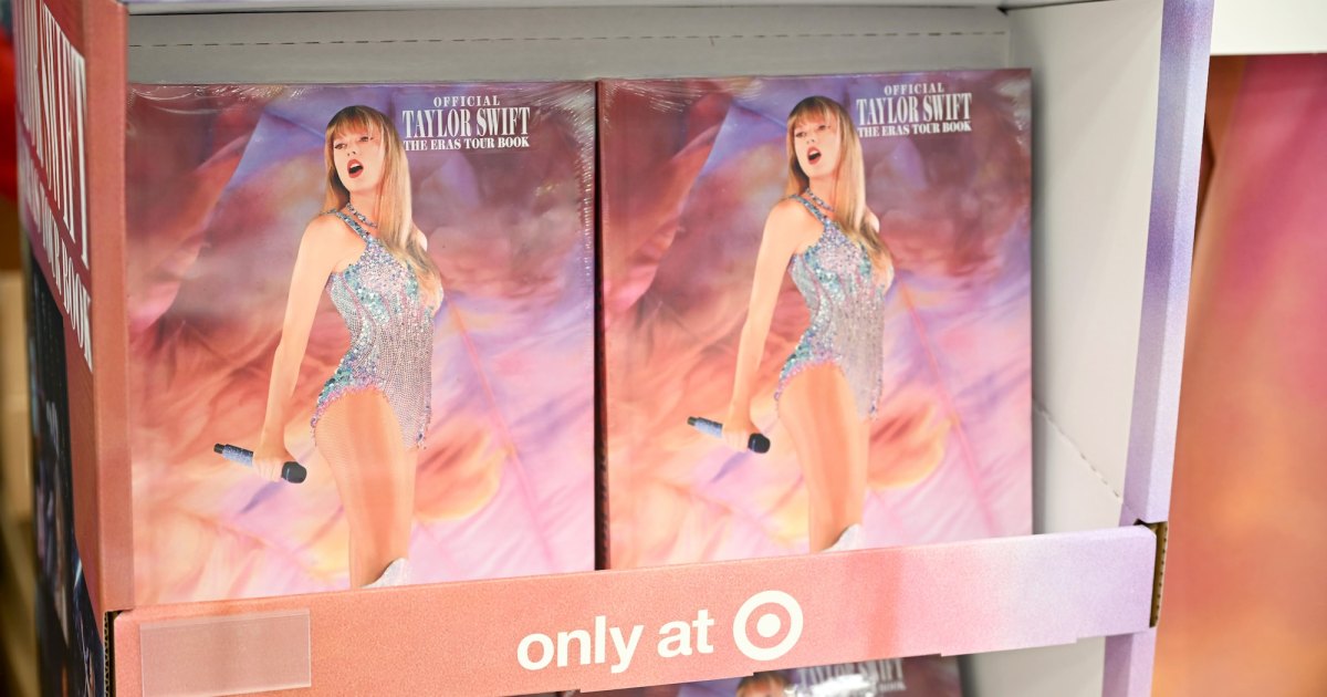 Taylor Swift's 'Eras ​​Tour Book' sells more than 800,000 copies