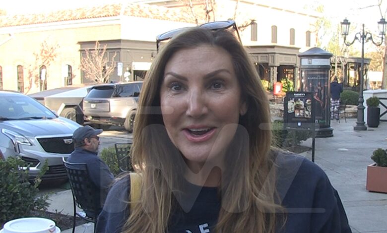 Heather McDonald thinks Ryan Reynolds is the real bully in Justin-Blake Drama