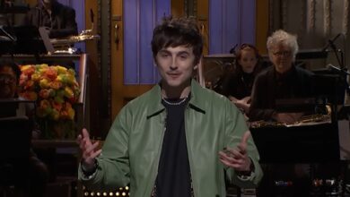 Timothée Chalamet presents 'SNL', jokes that his Bob Dylan portrait has never won prizes