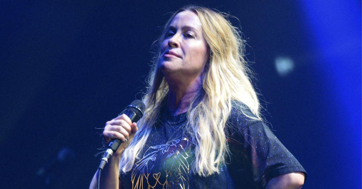 Alanis Morissette burned a 'bully' in the midst of 'Jagged Little Pill'