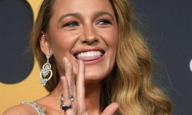 Blake Lively apologizes with screenwriter via Ryan Reynolds Scene Claim