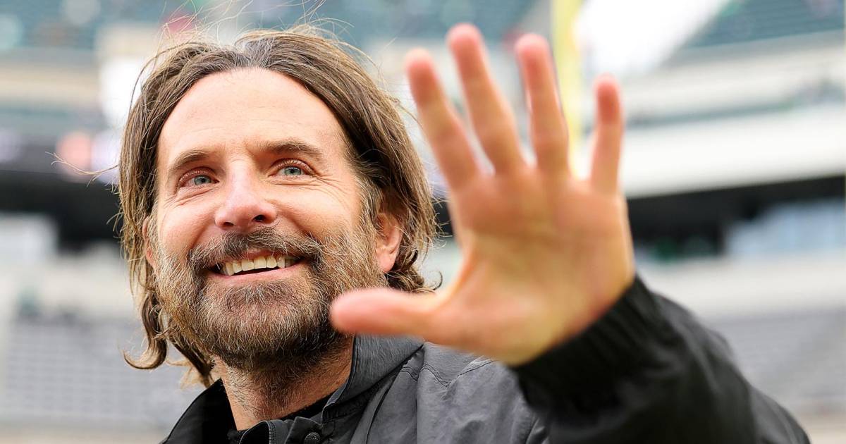 Bradley Cooper publishes cheese steaks to Eagles fans for Super Bowl