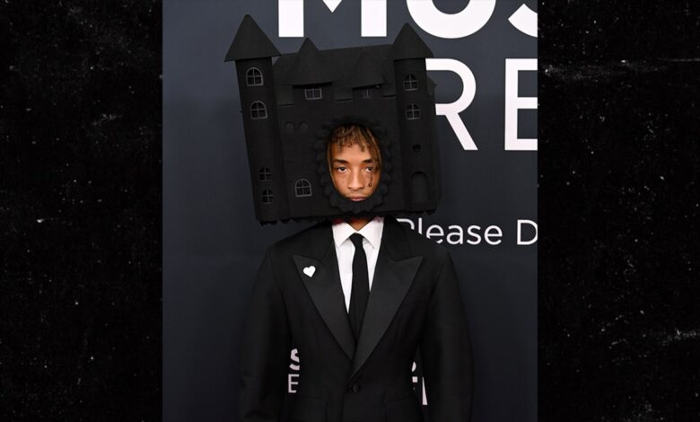 Jaden Smith is wearing bizarre Castle Headwar to Grammy, roasted online