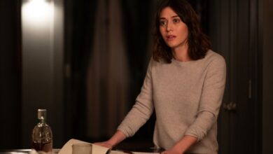 Lizzy Caplan on Finale Twist, Robert De Niro, 'Mean Girls'