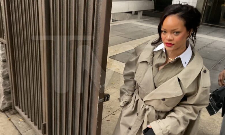 Rihanna leaves the court after the fourth day to support a $ AP Rocky