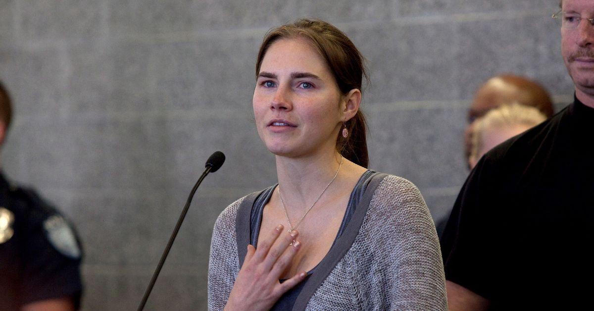 Amanda Knox shot because he has "inappropriate" book about the victim's family