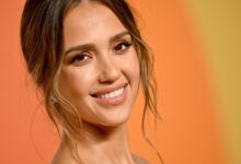 Jessica Alba's rich mother's sweater is the ultimate ferry