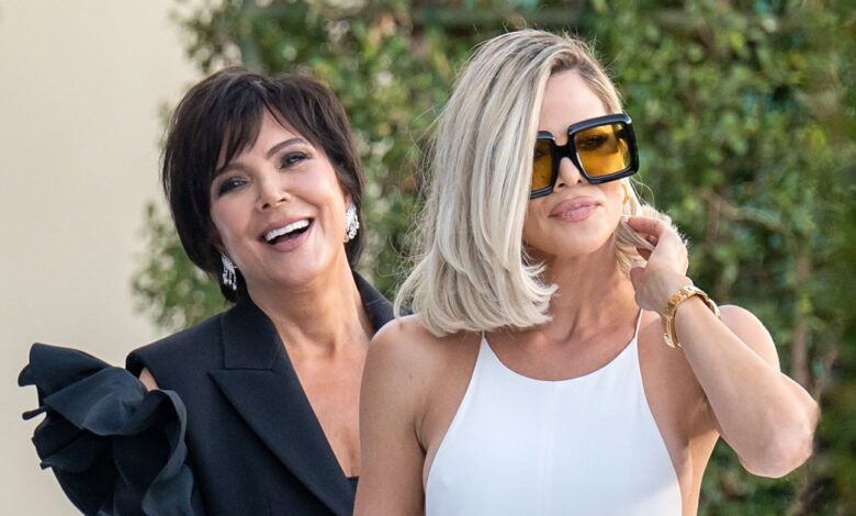 Khloe Kardashian remembers that he was hiding under the bed while Kris Jenner had sex