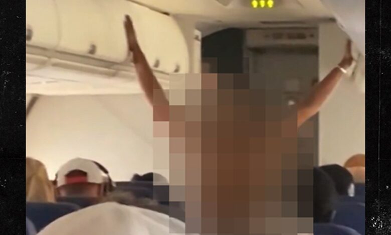 Naked woman removed from the southwest of the plane in Houston, on video