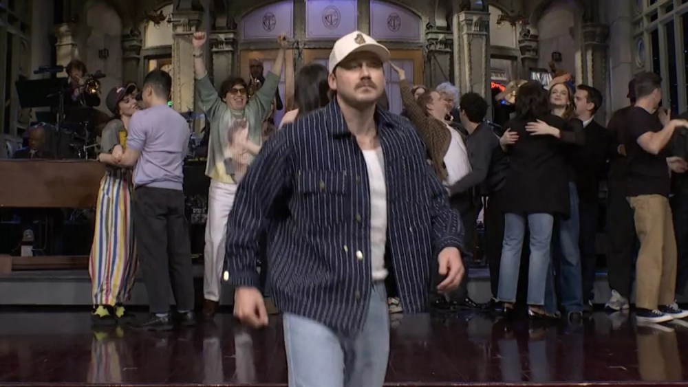 Morgan Wallen sells 'God's Country' Shirts Na 'SNL' Walk-Off Exit