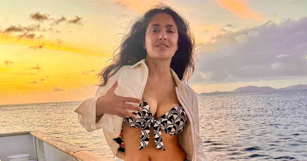 Salma Hayek shows off beautiful bathing suits: see the photos
