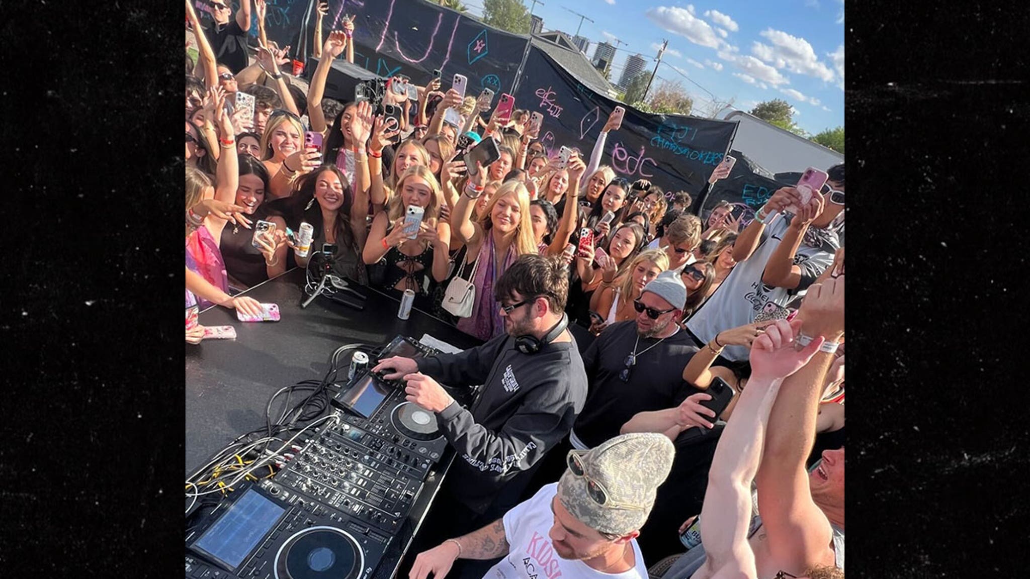 The Chainsmokers crash party in the state of Arizona, the police appear minutes later