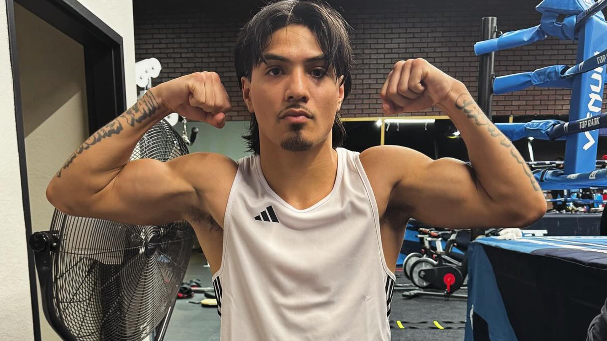 Unbeaten boxer Floyd Diaz arrested for driving stolen car, possesses guns