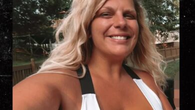 Alleged 'scream' mask gangbang teacher of the lawyer asks psych exam, judge signs